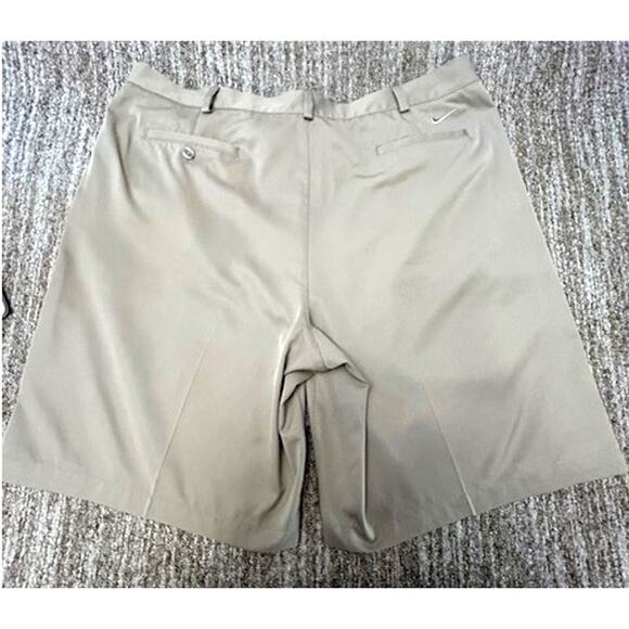 Nike Dri-Fit Golf Khaki Pleated Front Golf Shorts Size 42 - Picture 2 of 10
